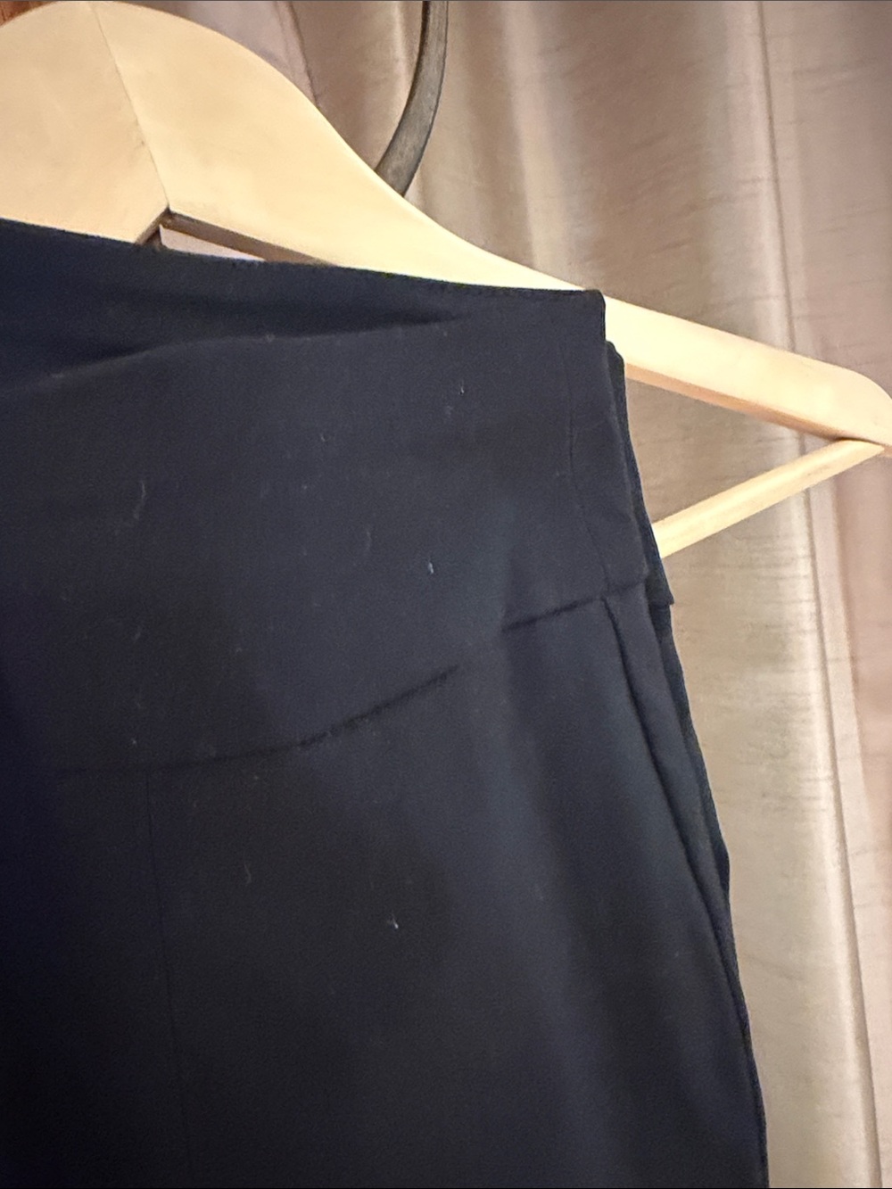 Chico's Black Ankle Cropped Ponte Pants